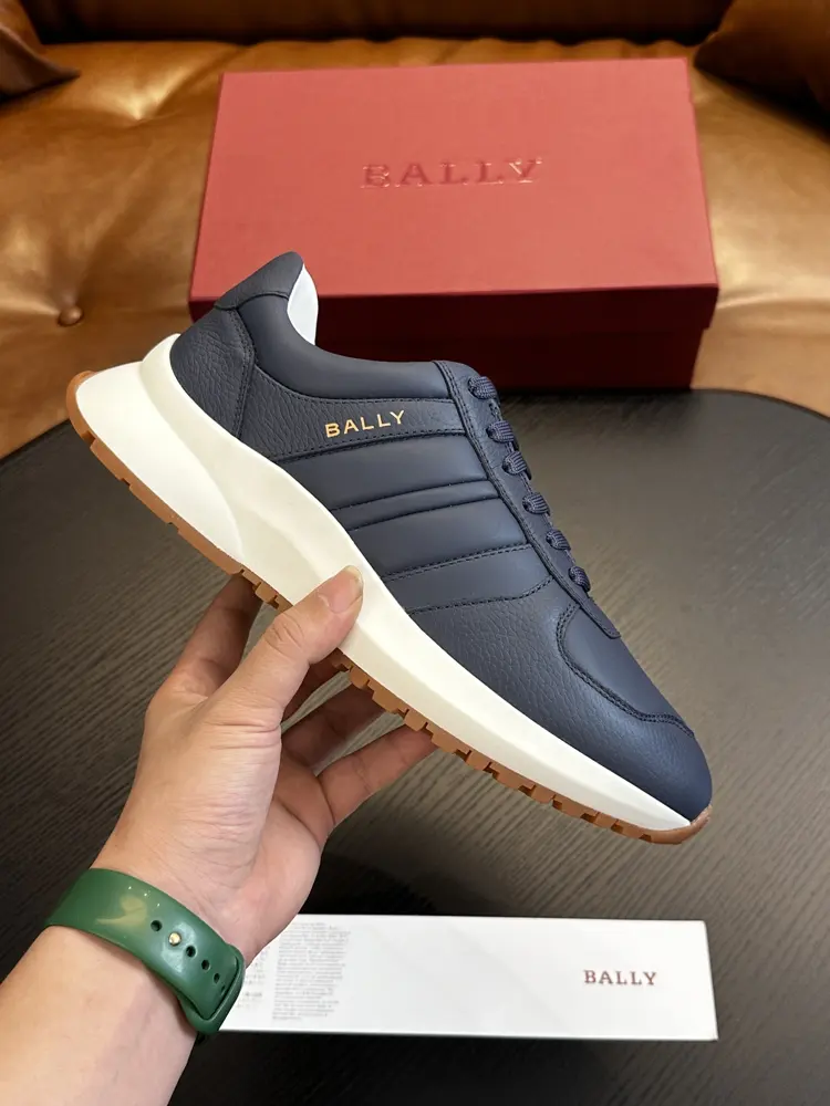 Bally men’s lace-up sneakers Demyl belong to Bally’s new running style series. It is a