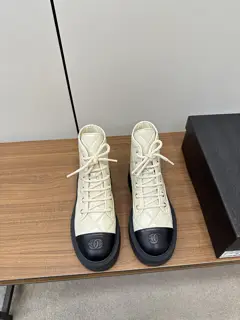 Women’s shoes