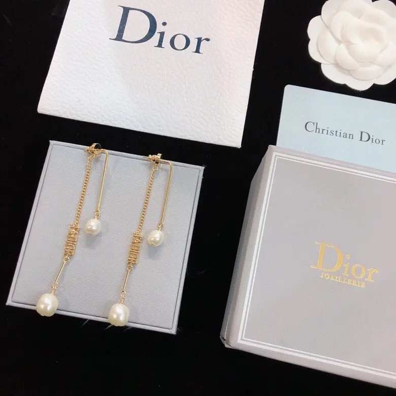 Dior ear studs p original quality] Dior’s new ear studs are so beautiful