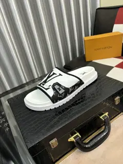 Louis Vuitton men’s slippers are now on sale at the counter