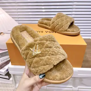 Louis Vuitton flat wool slippers