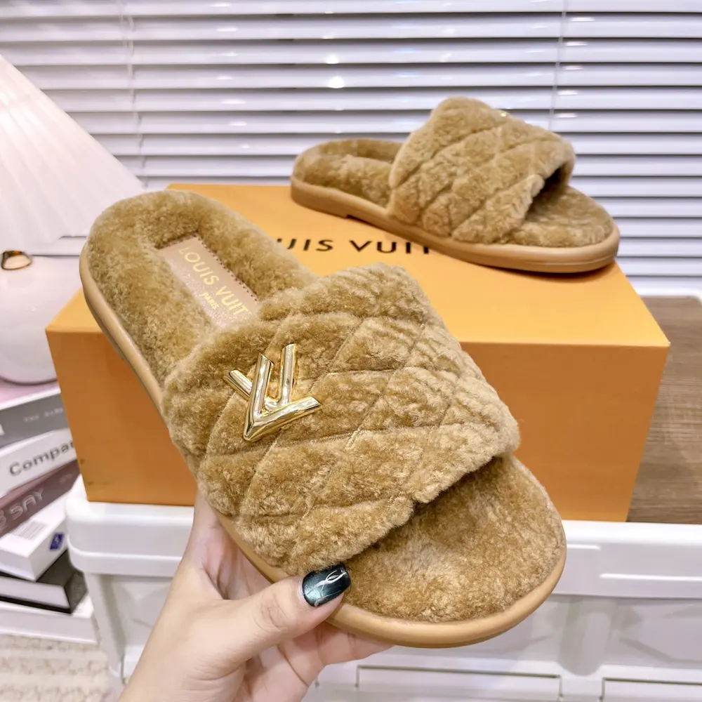 Louis Vuitton flat wool slippers