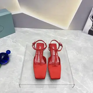 Prada’s latest spring and summer catwalk hot-selling sandal series