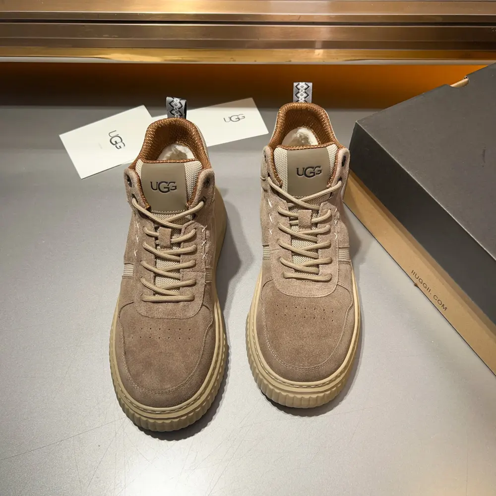 UGG strap series is popular in the global fashion circle. The thick sole of the snow boots