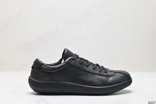 ECCO/ECCO leather casual shoes for men. Lightweight and comfortable round-toe