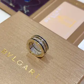 Bvlgari DIVAS’ DREAM series with rose gold in the middle and white gold on the edges