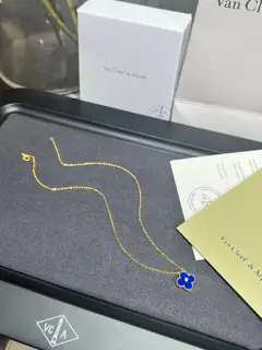 Van Cleef & Arpels Christmas limited edition single diamond blue ceramic four-leaf clover