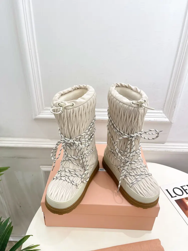 Miumiu new lace-up snow boots are hot