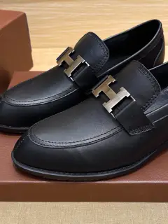 Hermès casual leather shoes. The upper