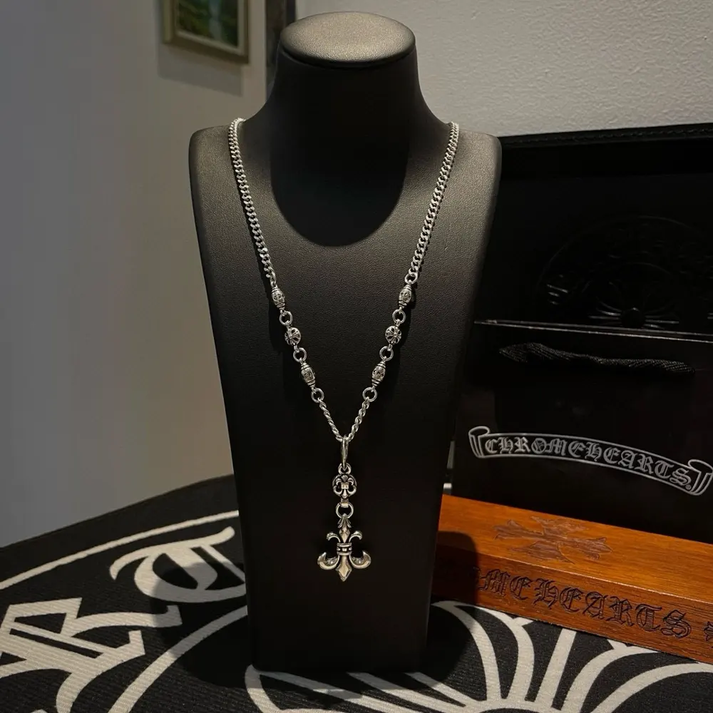 Chrome Hearts Classic Vintage Sideways Necklace Scout Flower Pendant