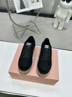 Miu Miu Miu’s latest thick-soled casual white shoes are now available