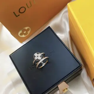 Louis Vuitton floral ring