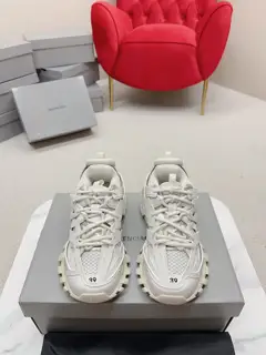 Balenciaga track series 3.0 three-generation sports dad shoes are super fashionable ~ the