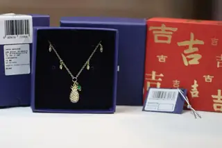 Swarovski pineapple clavicle necklace