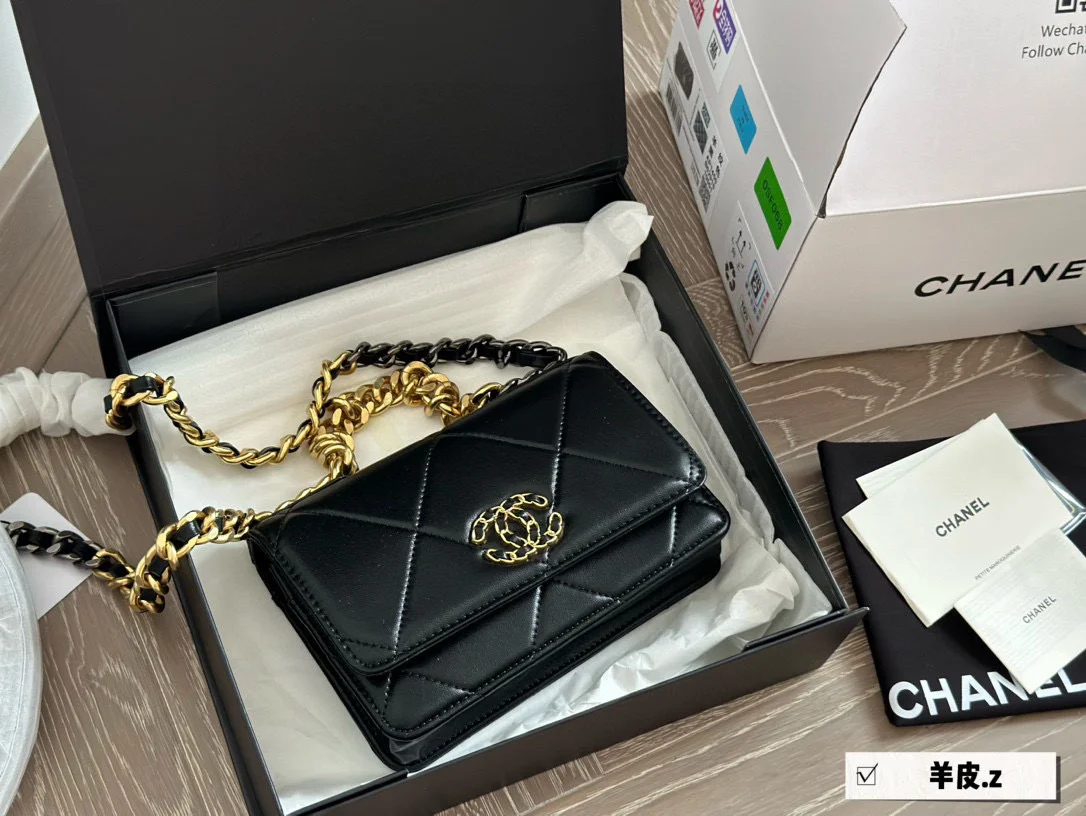 Chanel 19