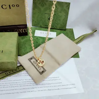 GUcci Textured Necklace Decorated with an engraved interlocking G pendant Yellow gold