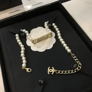 Chanel pearl necklace