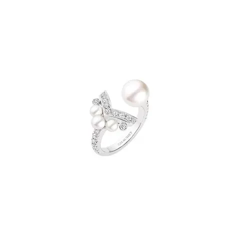 Chaumet V-shaped pearl open ring