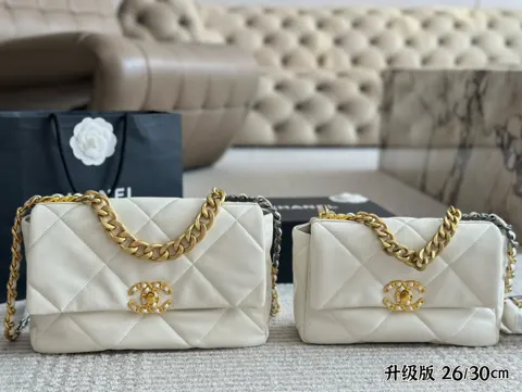 Chanel 19