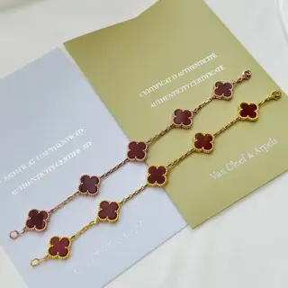 Van Cleef & Arpels five-flowered red agate bracelet