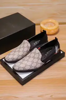 Gucci business leather shoes are sold at the counter at the same time