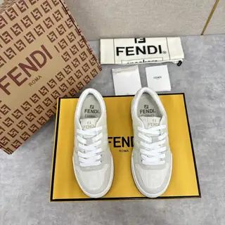 Fendi Retro Contrast Color Sneakers Fend* Match compact design sneakers with retro label on