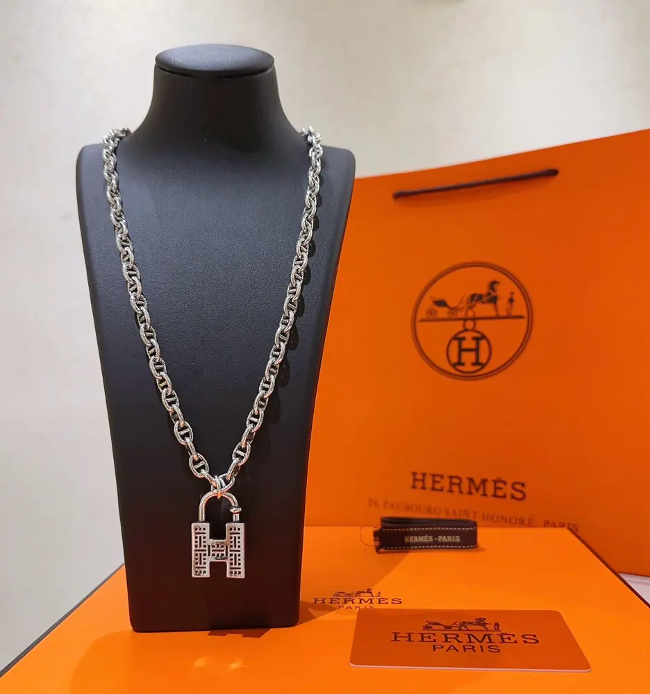 HERMES Hermès necklace H letter oval series jewelry imported enamel plating. Pig nose chain