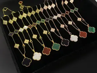Van Cleef & Arpels short necklace with diamond ten-flower necklace and large four-leaf