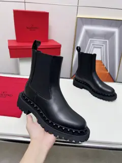 Valentino boots original mold rivets (non-oxidized) high-end custom import. Fabric: black