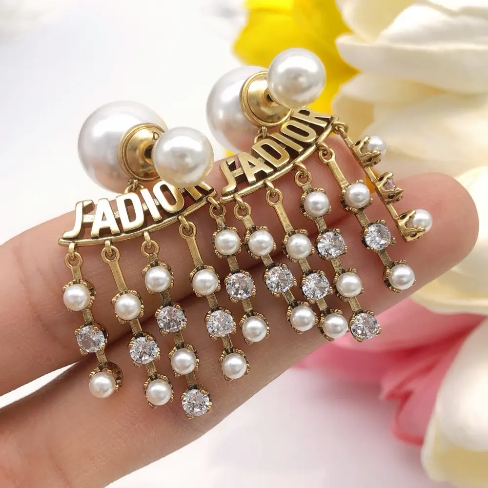 New DIOR letter tassel earrings The same brass material as the counter