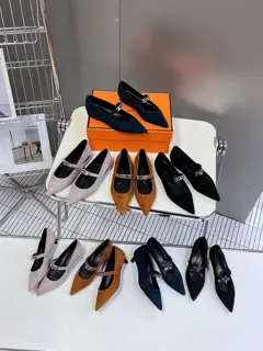 Hermès latest spring and summer Kelly buckle pointed cat heel fashion shoes. Hard to find
