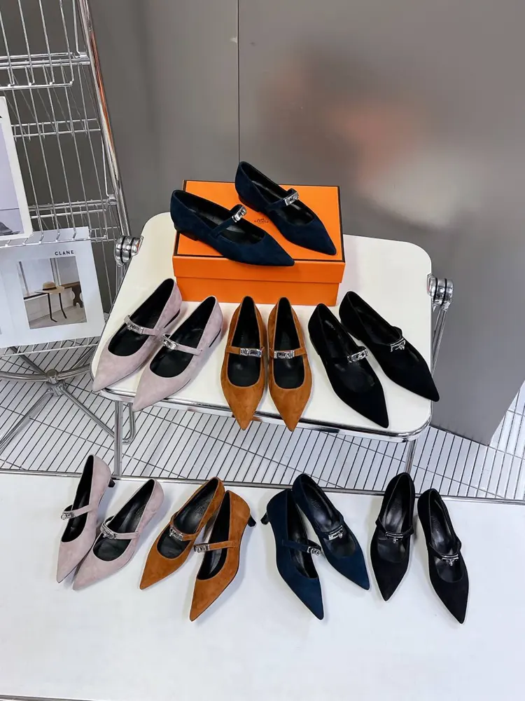 Hermès latest spring and summer Kelly buckle pointed cat heel fashion shoes. Hard to find