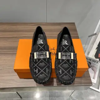 Hermès casual loafers Sold simultaneously at men’s counters in all seasons