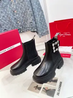 Roger Vivier autumn and winter new women’s shoes Wallaviv diamond buckle Chelsea boots