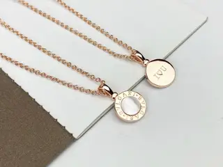 Bvlgari shell necklace Combination of white mother-of-pearl and “I U” font