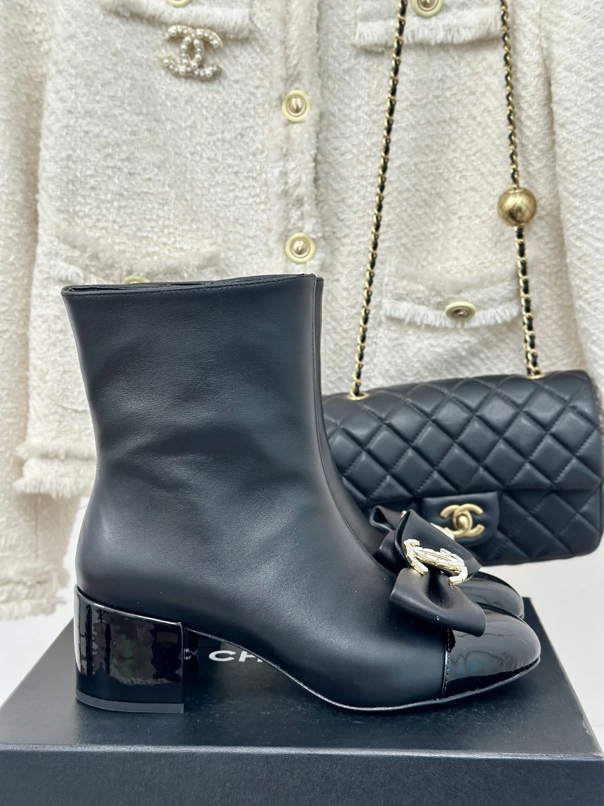 Chanel classic autumn and winter bow double C thick heel short boots~