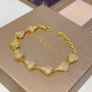 Bvlgari DIVAS’ DREAM series is in perfect condition and has invincible details. The unique