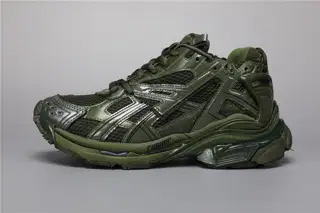 Balenciaga Runner shows the designer Demna’s sports shoe style through details such as