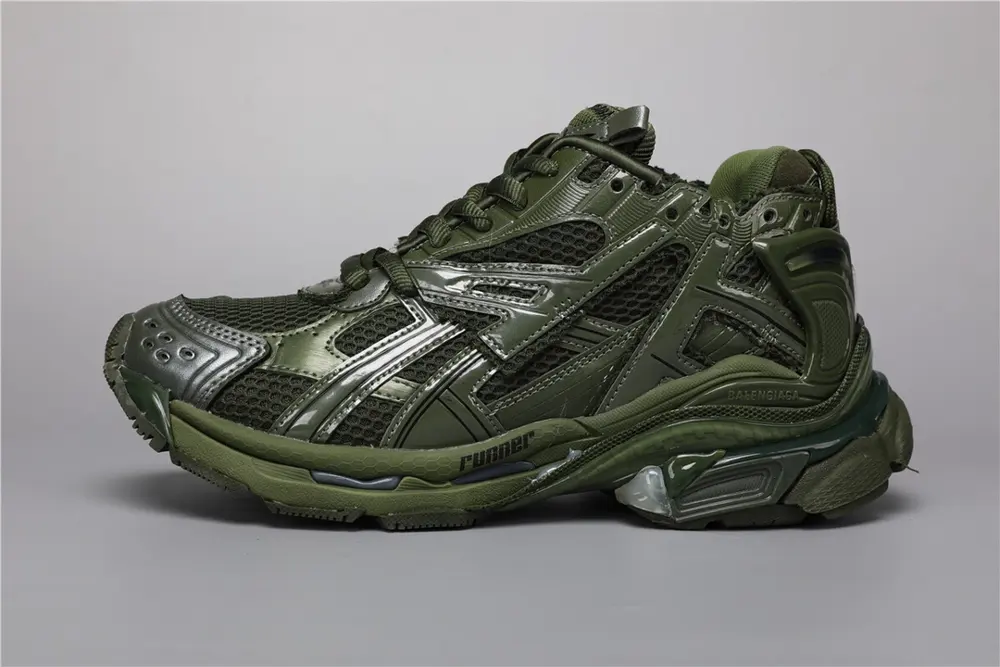 Balenciaga Runner shows the designer Demna’s sports shoe style through details such as