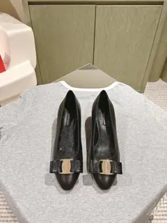new styles of Salvatore Ferragamo new version of Vara small buckle and small bow thick heel