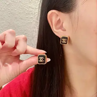Chanel second-hand earrings