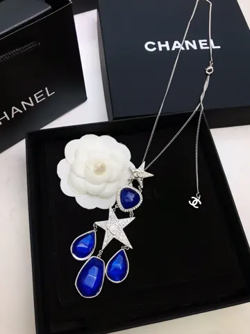 Chanel necklace sapphire Cc necklace is super beautiful salary matching single item. I love
