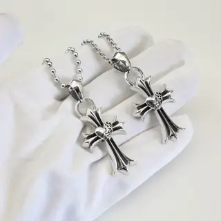 Chrome Hearts Heart-shaped cross pendant Pearl necklace Round bead necklace