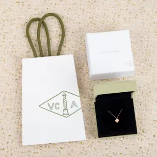 Van Cleef & Arpels Gold Stamping Necklace Mini Necklace