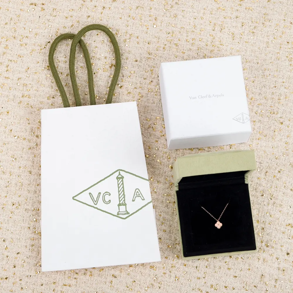 Van Cleef & Arpels Gold Stamping Necklace Mini Necklace