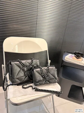 Chanel 19