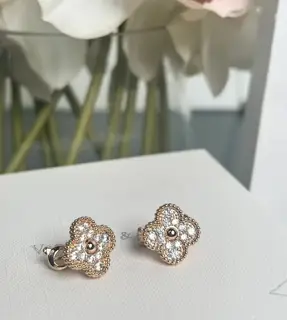 Van Cleef & Arpels four-leaf clover full diamond earrings