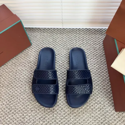 Loro Piana men’s casual sandals | This pair of sandals