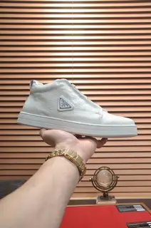 Prada leather casual shoes are launched on the official website at the same time