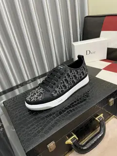 Dior casual sports shoes Fashionable and versatile